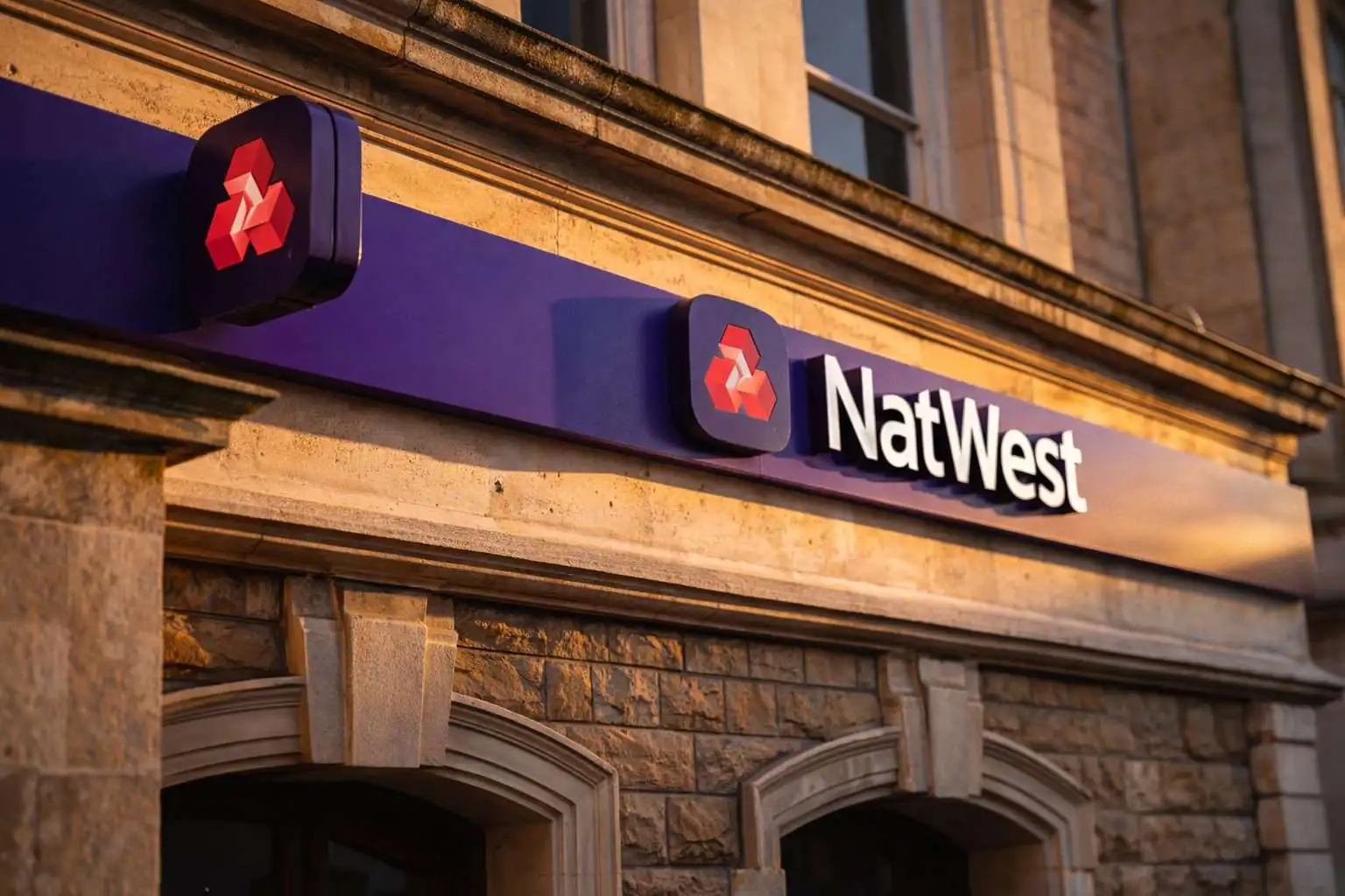 Why NatWest Share Price Dropped 8% as Ex-Dividend Hit Meets Fresh BoE Rate Fears