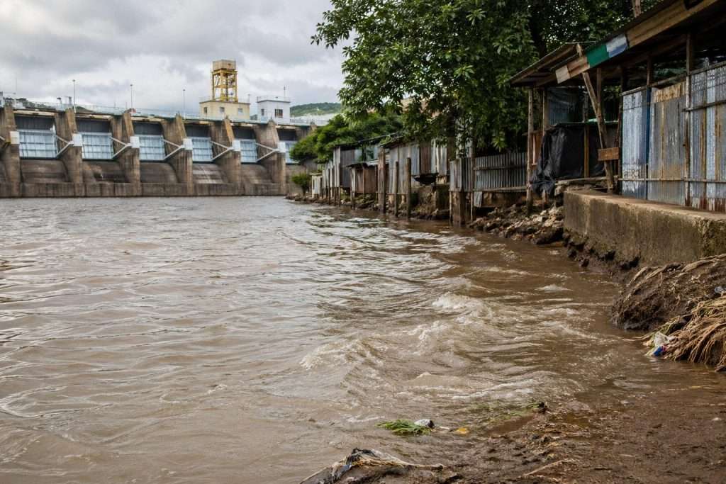 Akosombo Dam Flood Alert: VRA Moves as Ada East Flags 2,000 Riverbank Structures