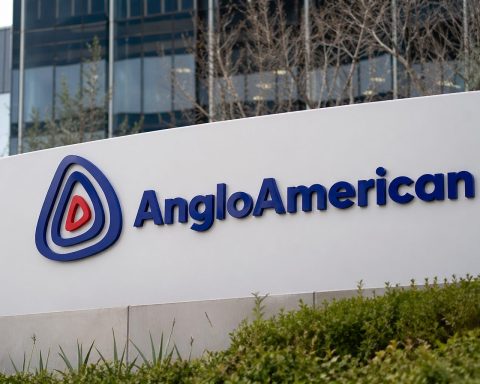Anglo American’s Teck Merger Nears Its Last Big Hurdle as Copper Race Heats Up