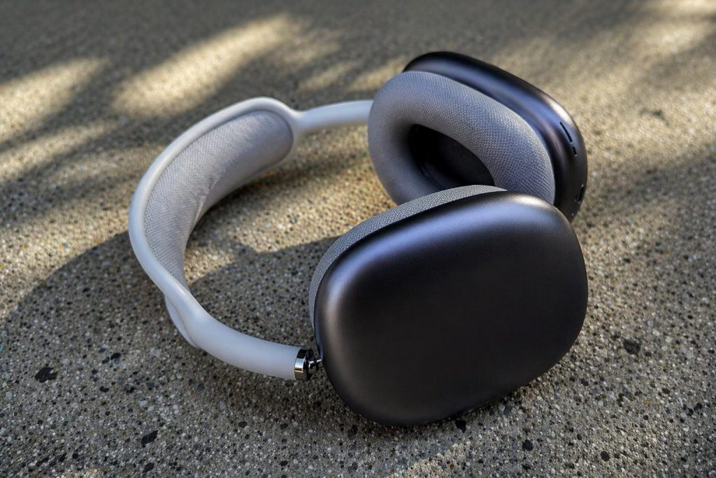 Apple AirPods Max 2 Reviews Praise Noise Cancellation, but AirPods Pro 3 Looks Like the Better Buy