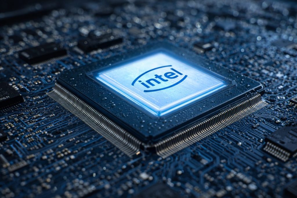 Google Expands Intel AI Chip Deal, Backs Xeon 6 for Data Centers as Intel Shares Rise