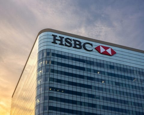 HSBC Holdings Plc Faces New Climate Accounting Fight as Investors Push UK Watchdog