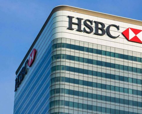 HSBC’s $38,000-a-Child Hong Kong Perk Is in the Crosshairs as Cost Cuts Bite