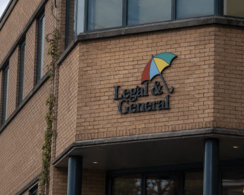 Legal & General Shares Drop After Dividend Shift — Now A £1.2bn Buyback Is Back In Focus