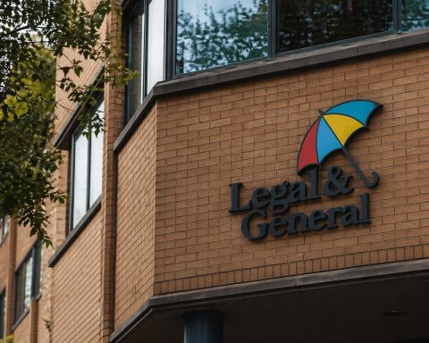 Legal & General Shares Slip as LGEN Dividend, CEO Pay Vote Put Investors on Alert