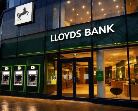 Lloyds Banking Group plc Keeps £1.95 Billion Motor Finance Provision After FCA Final Rules