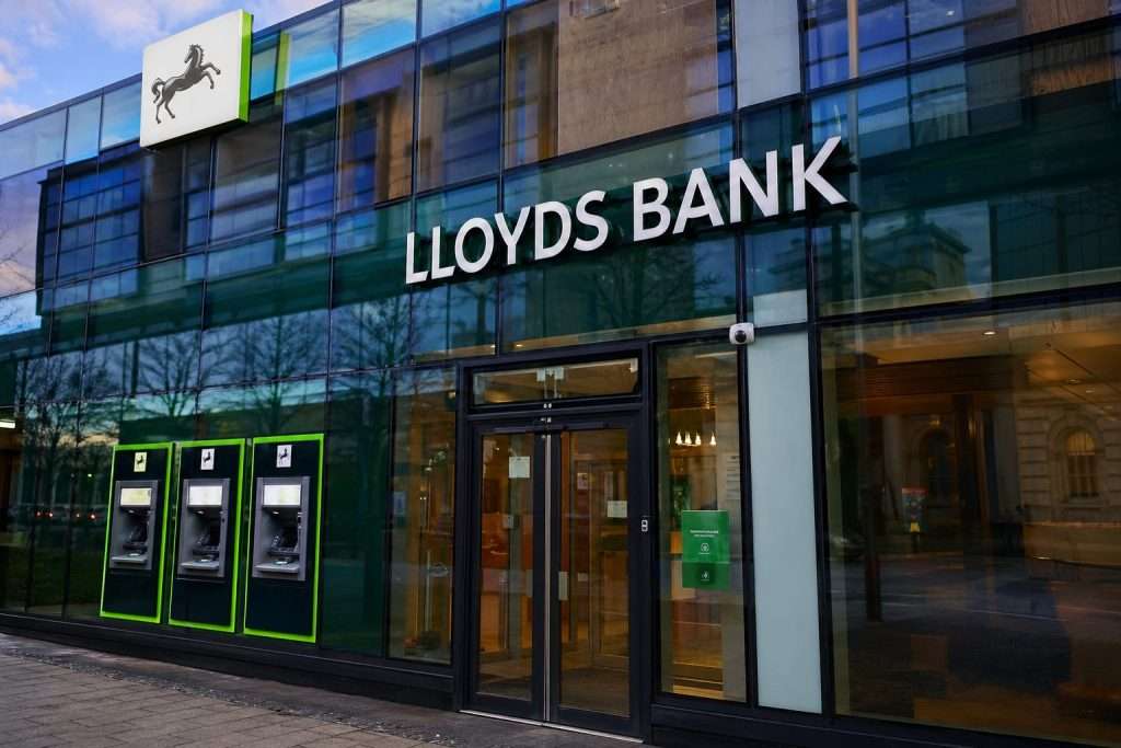 Lloyds Buyback Before Q1 Results: 12.2 Million Shares Put Capital Returns in Focus
