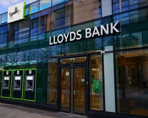 Lloyds Buyback Before Q1 Results: 12.2 Million Shares Put Capital Returns in Focus