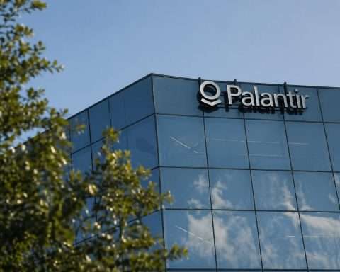 Palantir Stock Just Got a $200 Wake-Up Call as PLTR’s AI Bet Faces Its Next Test