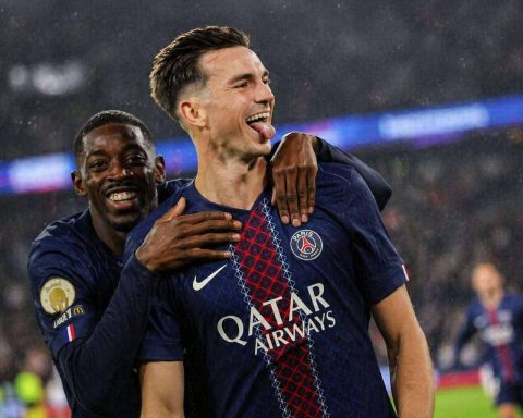 PSG Edge Bayern 5-4 and Leave Ligue 1 Rivals Running Out of Time