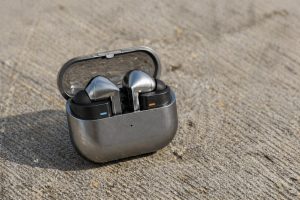 Samsung Galaxy Buds Able Leak Reveals The Earbud Design Bose And Sony Already Bet On