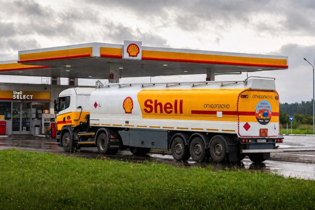 Shell Plc Shares Rise as $3.5 Billion Buyback Nears Q1 Test