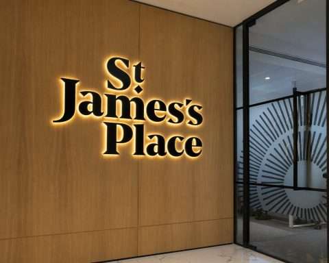 St. James’s Place Plc Faces Q1 Test as Buyback Shrinks Share Count