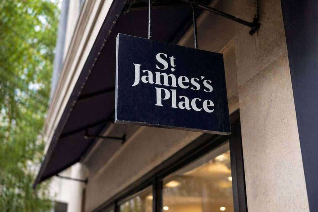 St. James’s Place Shares Slip Again: Why £1.5 Billion of Inflows Did Not Calm Investors
