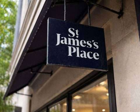 St. James’s Place Shares Slip Again: Why £1.5 Billion of Inflows Did Not Calm Investors