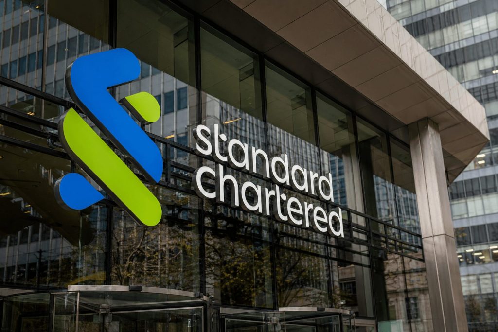 Standard Chartered’s £500 Million Solar Deal Puts UK Clean-Energy Finance Back in Play