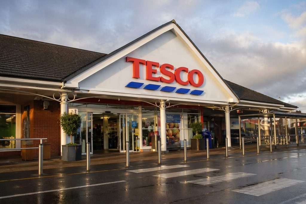 Tesco PLC Buyback Starts: £750 Million Return Moves Ahead as War Risk Clouds Grocery Outlook