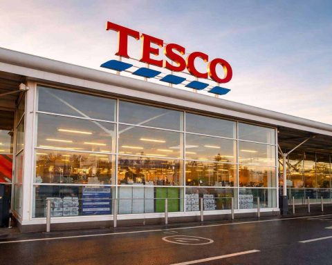 Tesco PLC Starts £750 Million Buyback As UK Inflation Squeeze Tests Profit Outlook