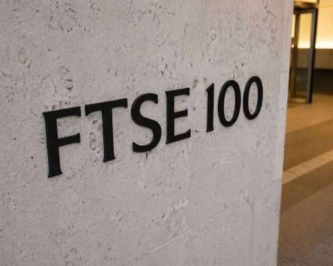 UK Stock Market Today: FTSE 100 Jumps as BoE Hold, Rolls-Royce and Glencore Drive London Rally