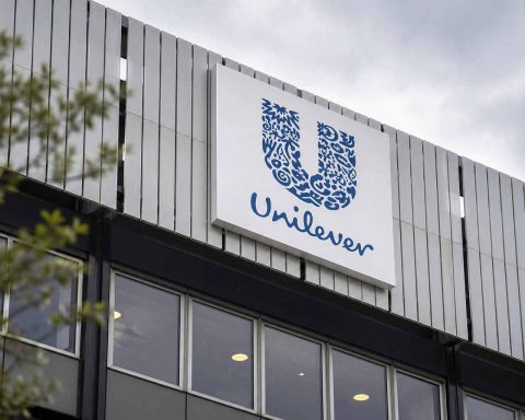 Unilever Price Hikes Are Coming After Dove Maker Flags War-Driven Cost Shock