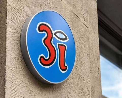 3i Shares Plunge as Action Sales Slowdown Clouds £750 Million Buyback
