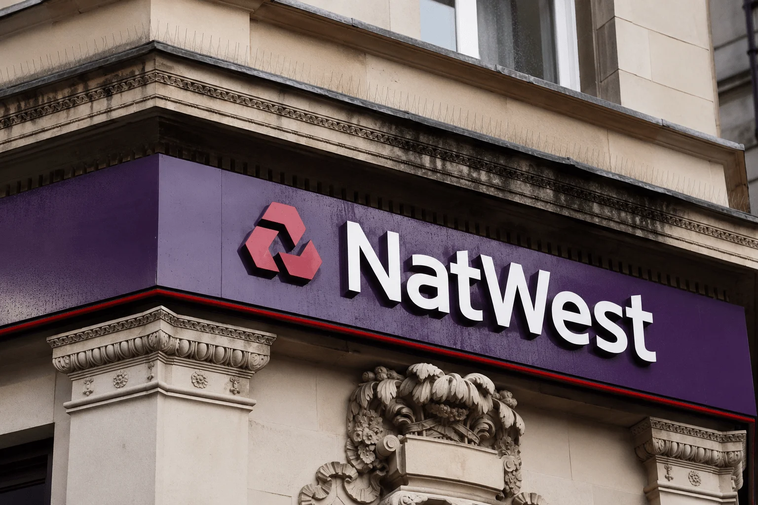 NatWest Shares Slip as UK Bank Rule Shake-Up Puts £80 Billion Prize in Play