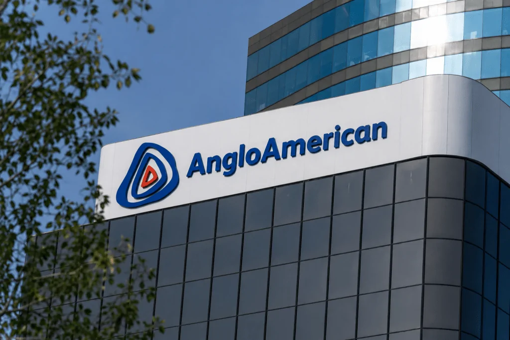 Anglo American Shares Drop After $3.9 Billion Coal Exit Deal Puts Teck Merger in Focus