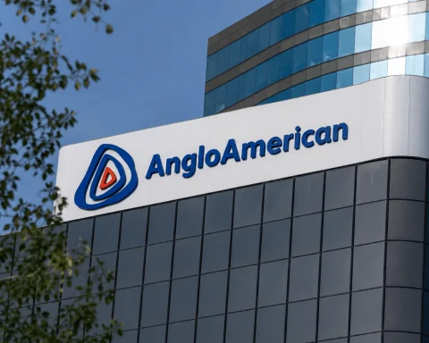 Anglo American Shares Drop After $3.9 Billion Coal Exit Deal Puts Teck Merger in Focus