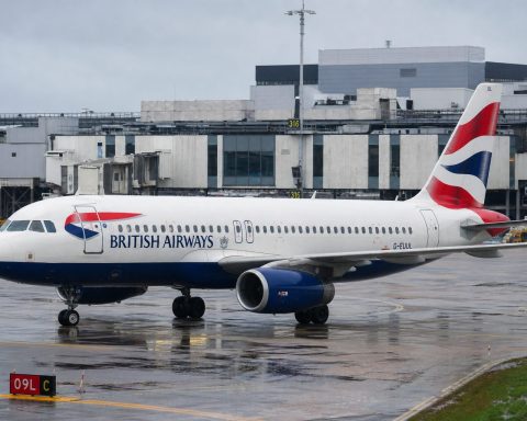 Airline Cancellations Hit May Travel: 2 Million Seats Cut as Jet Fuel Crisis Threatens Summer