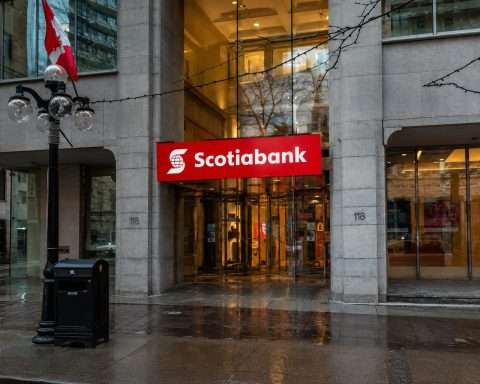 Bank of Nova Scotia Stock Hits 52-Week High: Why the BNS Rally Faces a Harder Test