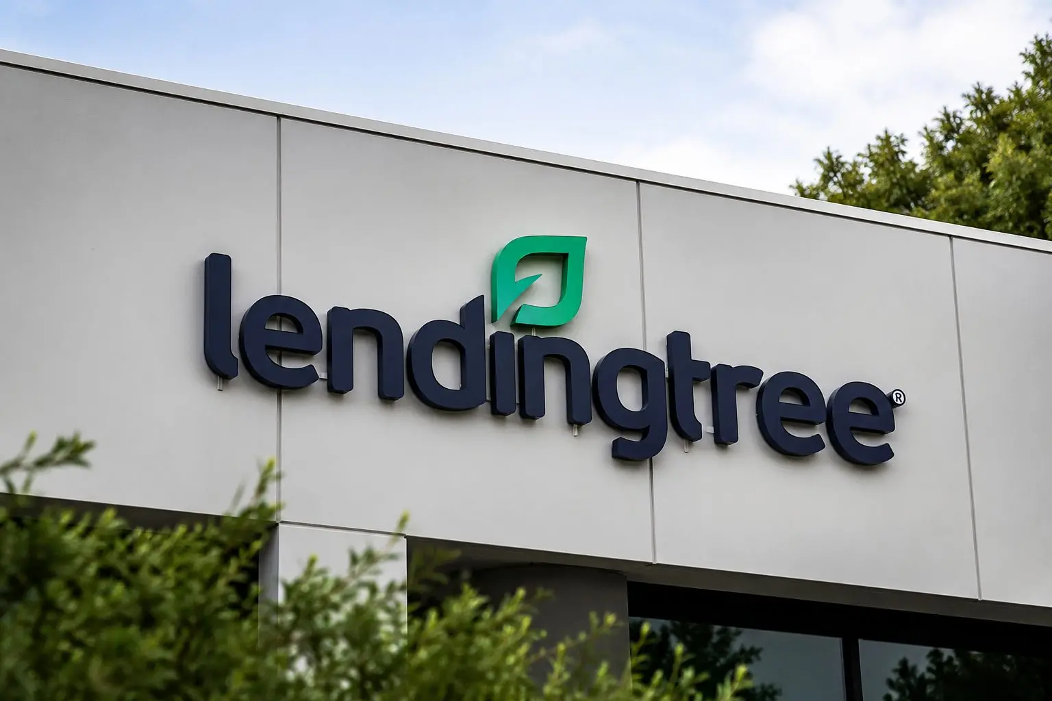 LendingTree Shares Finish Week Up; Traders Set for Tuesday Reopen