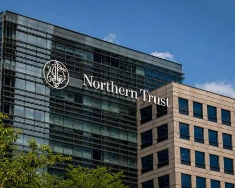 Northern Trust Stock Hovers Near Highs Ahead of Short Trading Week