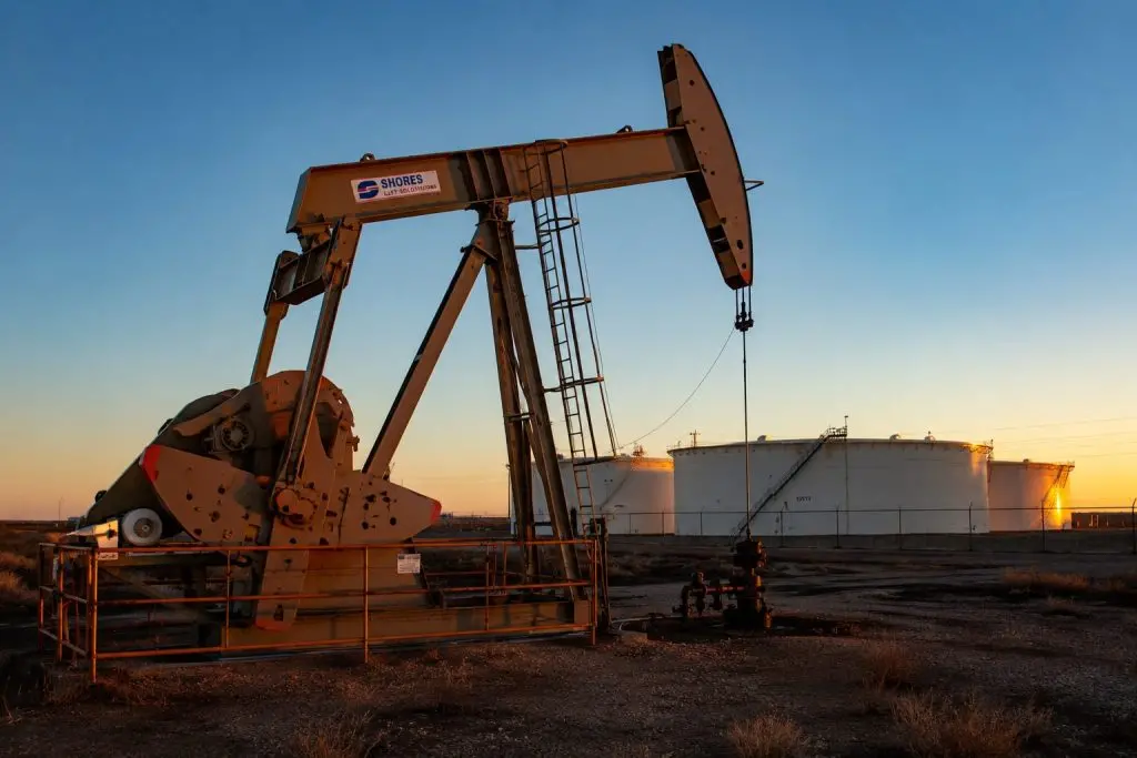 Starmer’s Russia Oil Sanctions Move Fuels Ukraine Criticism While Energy Prices Jump