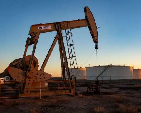 Starmer’s Russia Oil Sanctions Move Fuels Ukraine Criticism While Energy Prices Jump