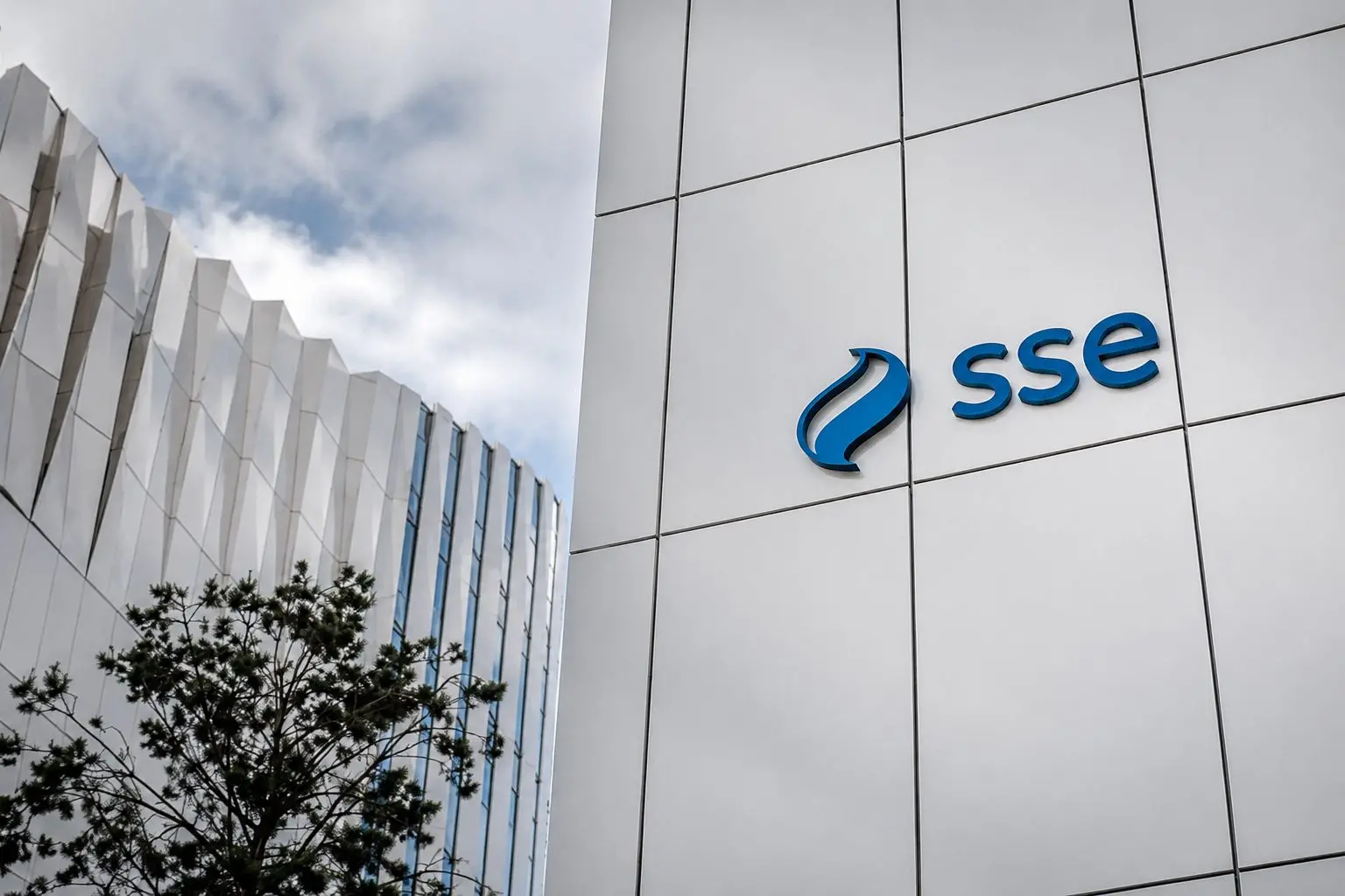 SSE Investors Watch for Results After £33 Billion Move