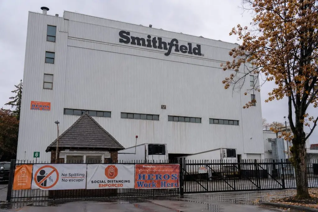 Smithfield Foods Shares Flat Near $26