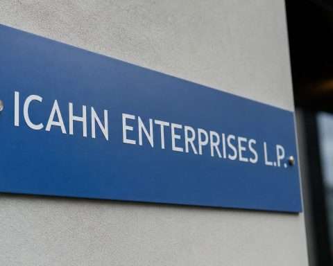 Icahn Enterprises Stock Holds Steady as Investors Eye Dividend Decision