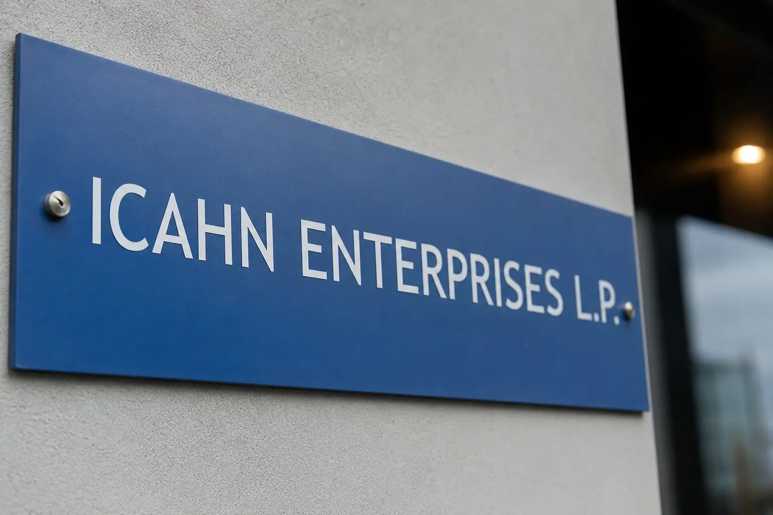 Icahn Enterprises Stock Holds Steady as Investors Eye Dividend Decision