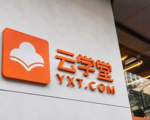 YXT.com up 17% after Nasdaq deadline brings AI SaaS company back to focus