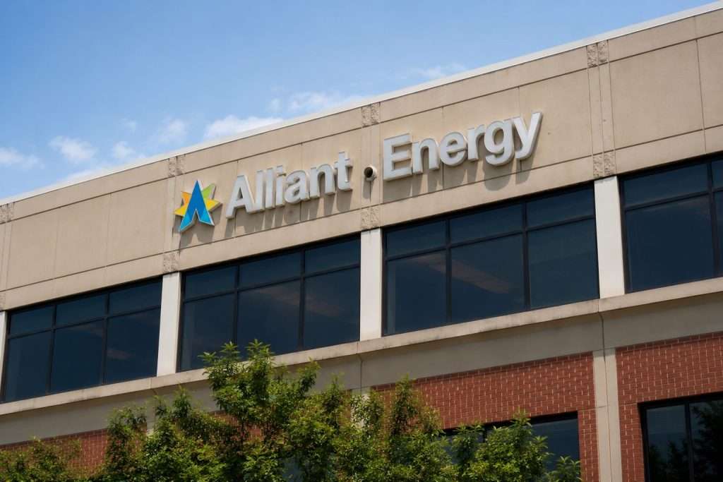 Alliant Energy Shares Fall Again as Investors Watch Data-Center Power Plays