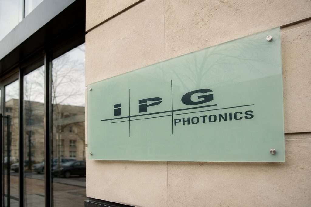 IPG Photonics Shares End Week Lower With Next Week in Focus