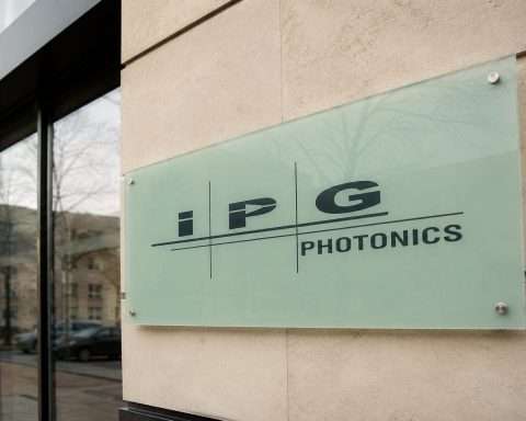 IPG Photonics Shares End Week Lower With Next Week in Focus