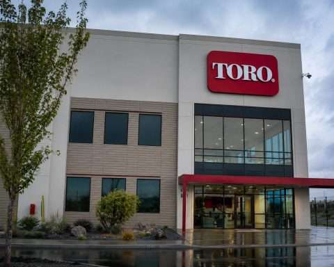 Toro Stock Edges Up Before Dividend Cutoff