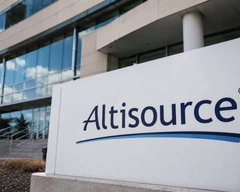 Altisource Rises in Holiday Week, But Customer Concerns Linger