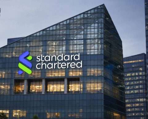 Standard Chartered Stock Stays Close to Year High; China Payments Effort Faces Wealth Headwinds