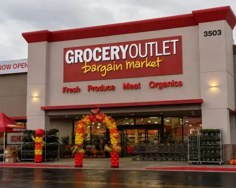 Grocery Outlet Rallied 8% Last Week, Now Has to Hold Gains as Market Reopens Tuesday
