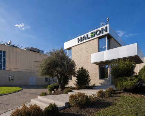 Haleon Holds Up as FTSE Falls, Next Up Monday