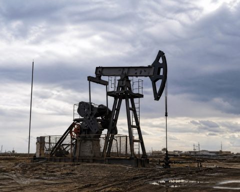 Heating Oil Prices Face Fresh Shock as Brent Jumps on Hormuz Tensions