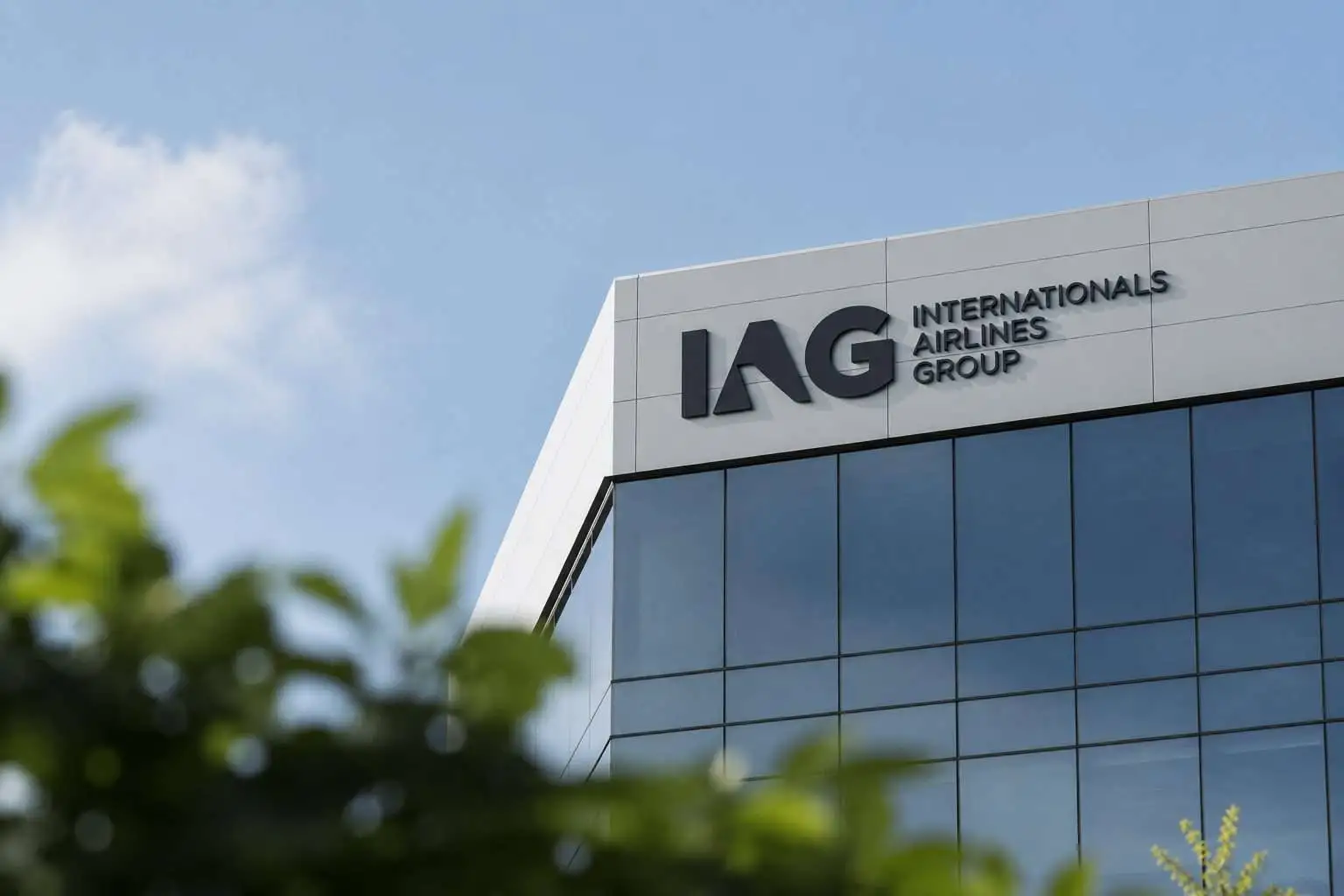 IAG Completes €500 Million Buyback, But Fuel Shock Keeps British Airways Owner Under Pressure