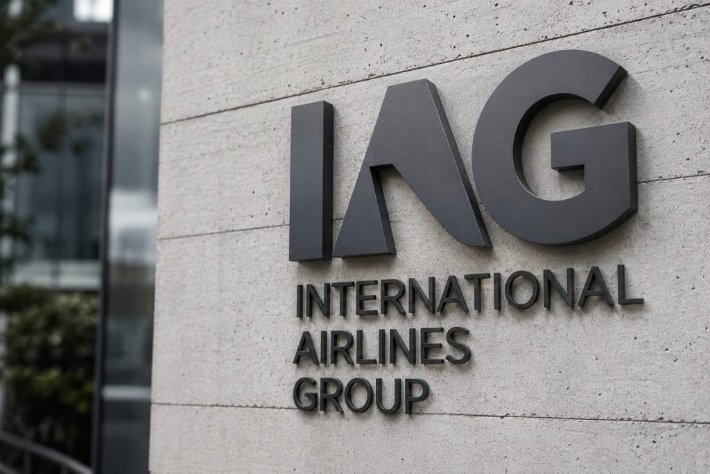 IAG Stock Pulls Back as Fuel Shock Tests the Bond-Buyback Rally